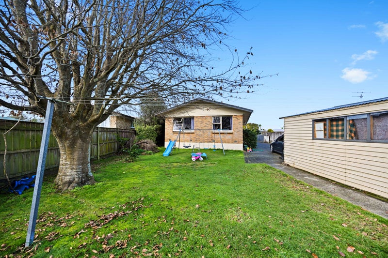 6 Margaret Place, Deanwell, Hamilton - Carousel 13