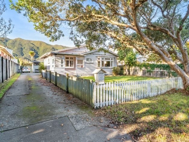 50 Brook Street, Waterloo, Lower Hutt - Carousel 1