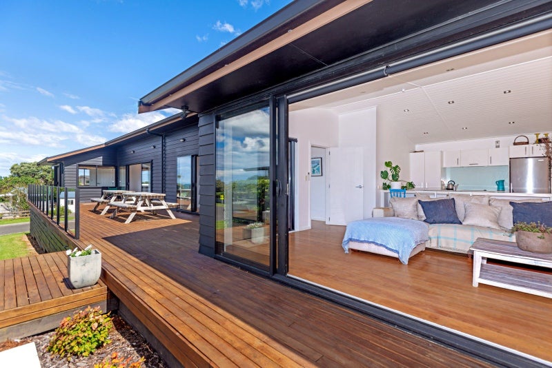 13 Sandy Cove, Wainui, Gisborne - Carousel 1