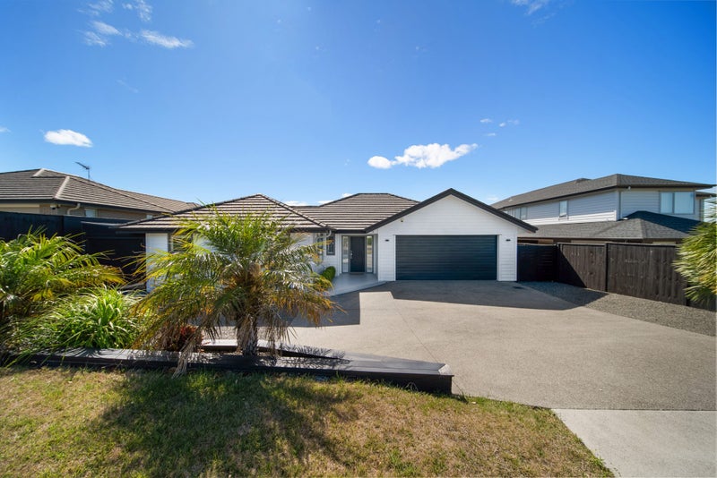 8 Artists Avenue, Beachlands, Auckland - Carousel 1
