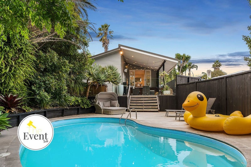 11 Mayall Avenue, Beach Haven, Auckland - Carousel 1