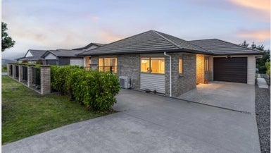 122 Endeavour Drive, Whitby, Porirua - Carousel 1