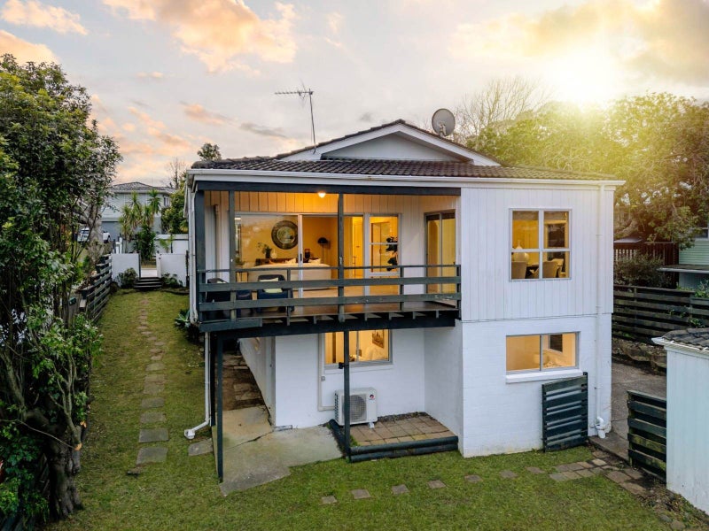 15 Ravenwood Drive, Forrest Hill, Auckland - Carousel 2