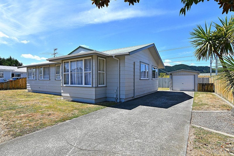 9 Phar Lap Grove, Trentham, Upper Hutt - Carousel 1