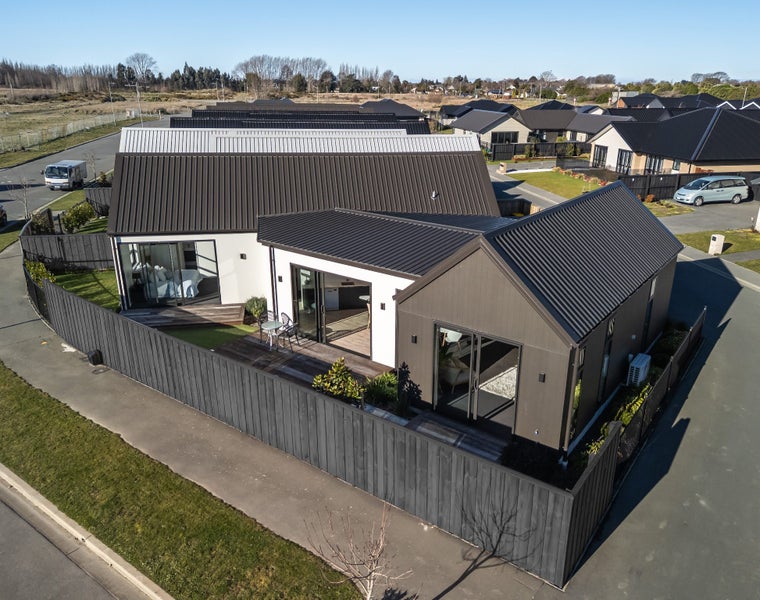 2/1 Hebe Lane, Northwood, Christchurch - Carousel 1