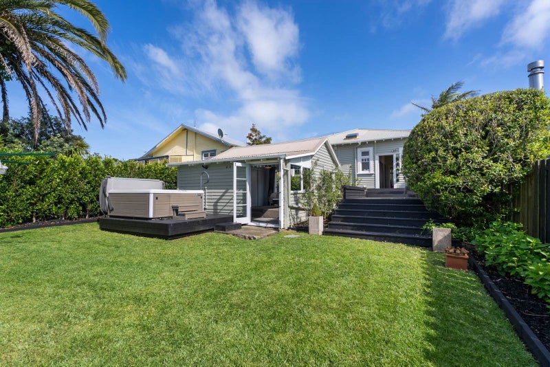 17 Warwick Avenue, Westmere, Auckland - Carousel 1