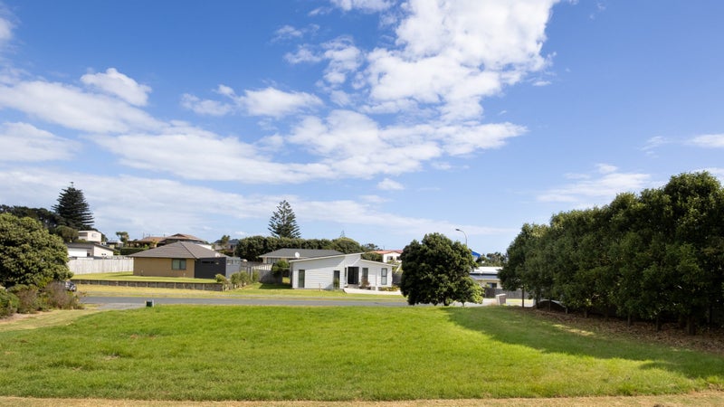 24 Sunset Drive, Baylys Beach - Carousel 1