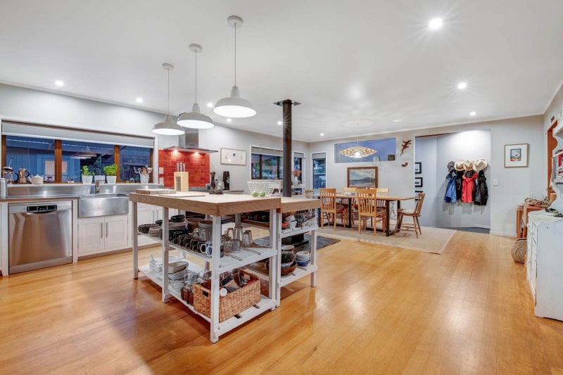 9 Glengarry Avenue, Manly, Whangaparaoa - Carousel 2