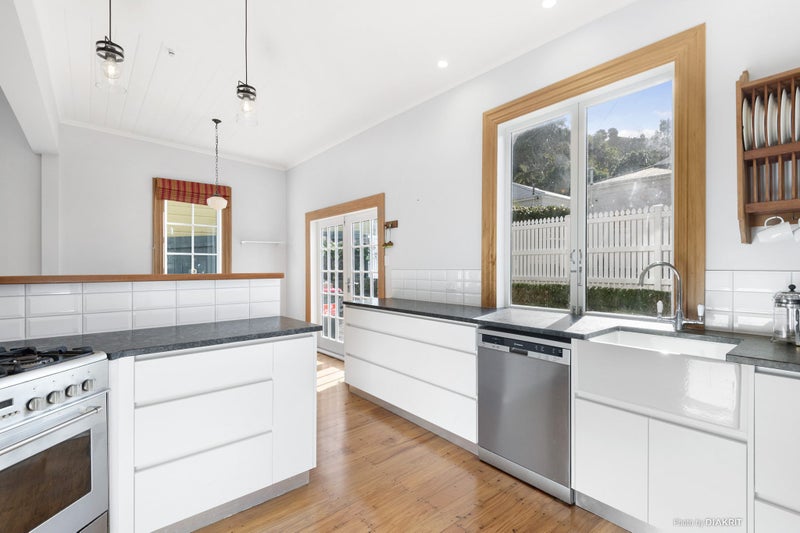 6 Orangi Kaupapa Road, Northland, Wellington - Carousel 2