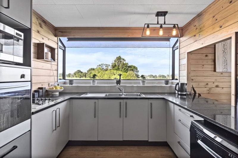 28A Hoylake Place, Wattle Downs, Auckland - Carousel 2