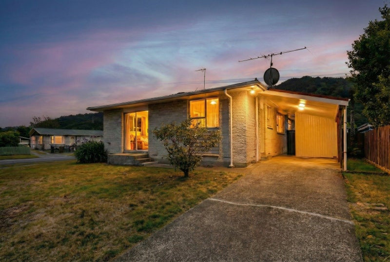 1/102 Pasadena Crescent, Totara Park, Upper Hutt - Carousel 1