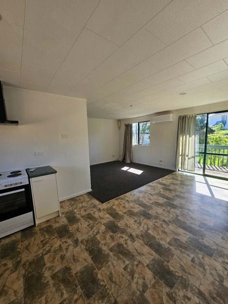 62 Leybourne Circle, Glen Innes, Auckland - Carousel 1