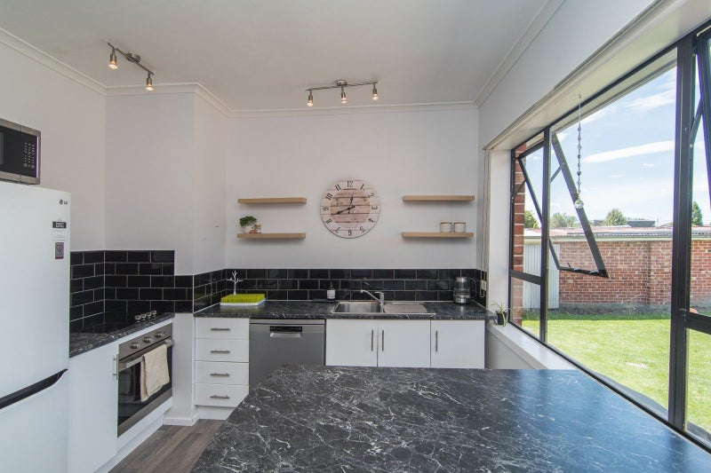 10 Hamilton Street, Temuka - Carousel 2