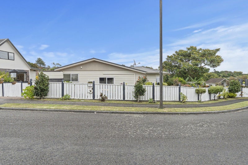 3 Jensen Place, Frankleigh Park, New Plymouth - Carousel 2