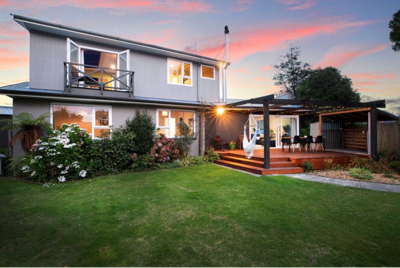 2 Sonia Place, Casebrook, Christchurch - Carousel 1
