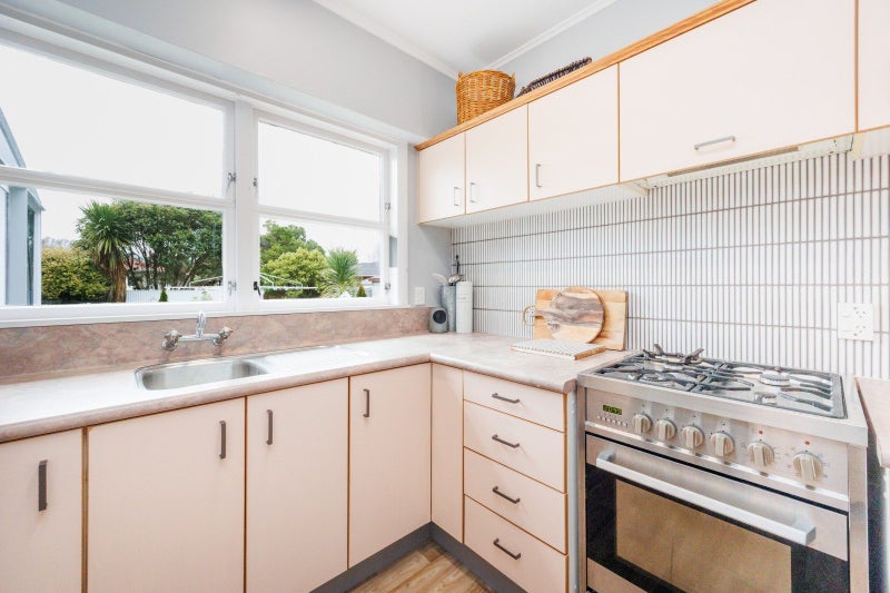 10 Nairn Crescent, Awapuni, Palmerston North - Carousel 2