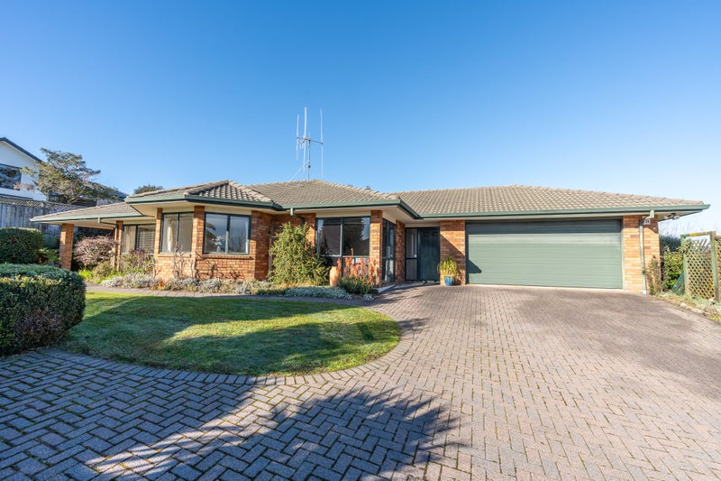 281 Grandview Road, Western Heights, Hamilton - Carousel 1