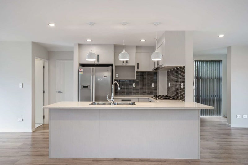 17 Phar Lap Crescent, Takanini, Auckland - Carousel 2