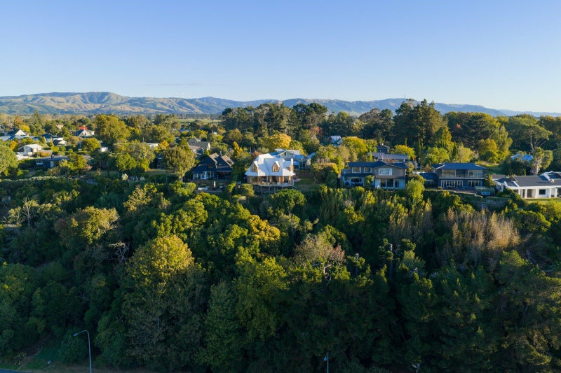 96 Clifton Terrace, Fitzherbert, Palmerston North - Carousel 1