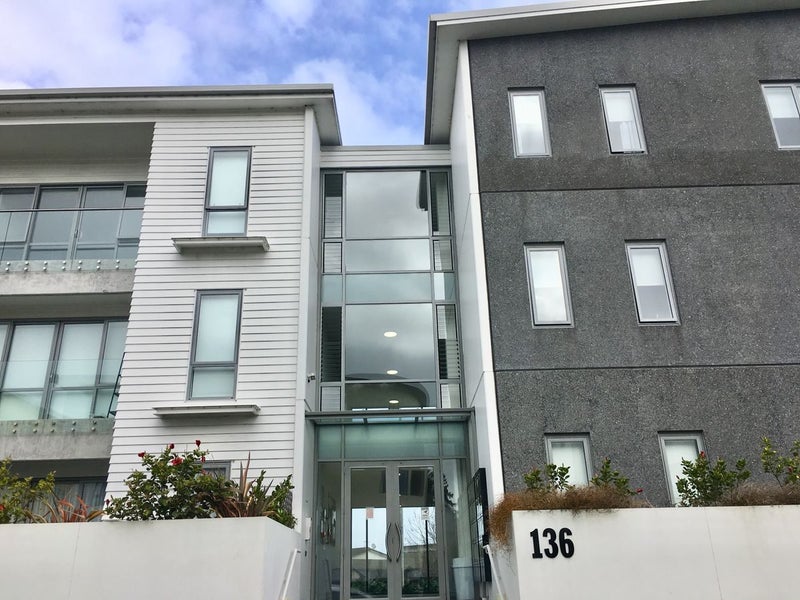 1i/136 Stancombe Road, Flat Bush, Manukau City, Auckland - Carousel 1