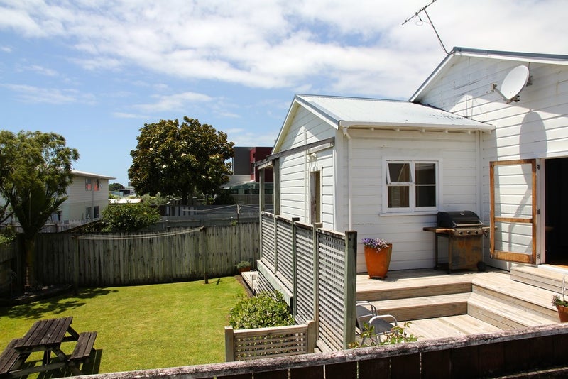 212 Powderham Street, New Plymouth, New Plymouth - Carousel 2