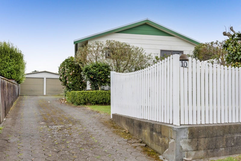 10 Silvan Place, Bell Block, New Plymouth - Carousel 1