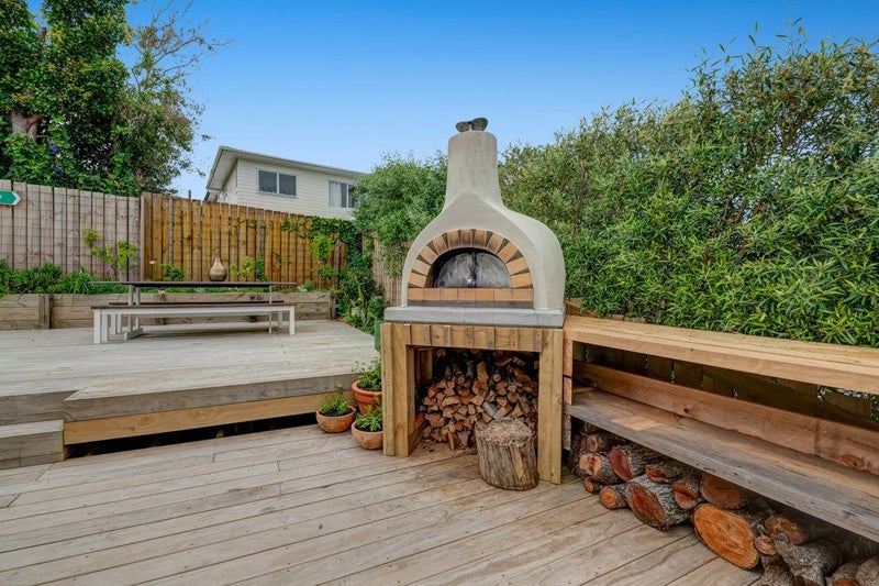 10 St James Avenue, Helensville, Helensville - Carousel 2