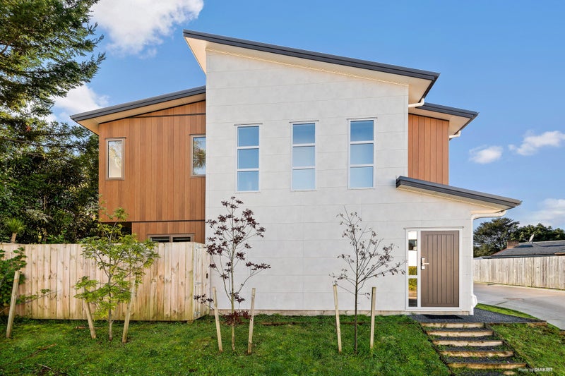 1/10 Gazeley Avenue, Silverdale, Hamilton - Carousel 1