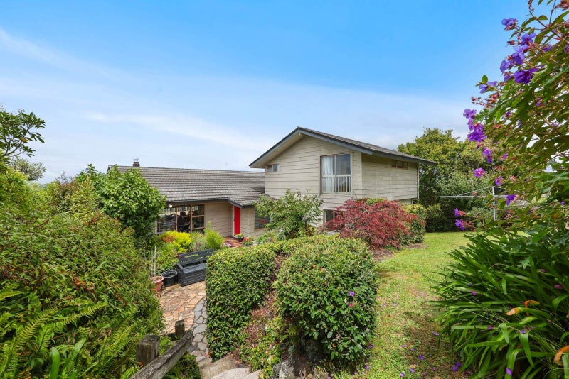 21 Sunset Road, Totara Vale, Auckland - Carousel 1