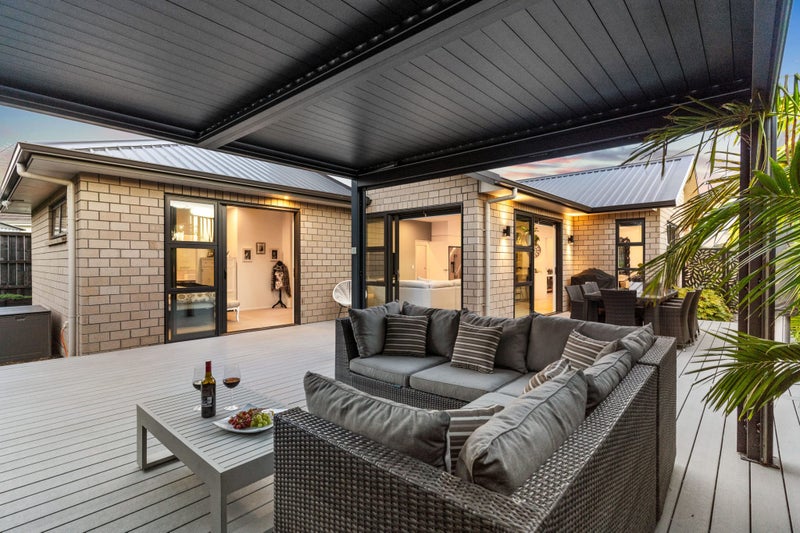 45 Angiangi Crescent, Beachlands, Auckland - Carousel 1