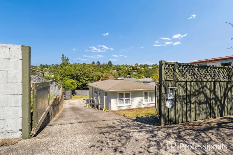 90 Thomas Street, Stokes Valley, Lower Hutt - Carousel 1