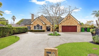 11 San Jose Rise, Shamrock Park, Auckland - Carousel 1