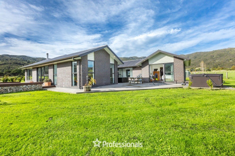 2A Turksma Lane, Kaitoke, Upper Hutt - Carousel 1