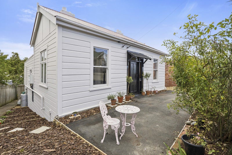 16 Meadow Street, Mornington, Dunedin - Carousel 1
