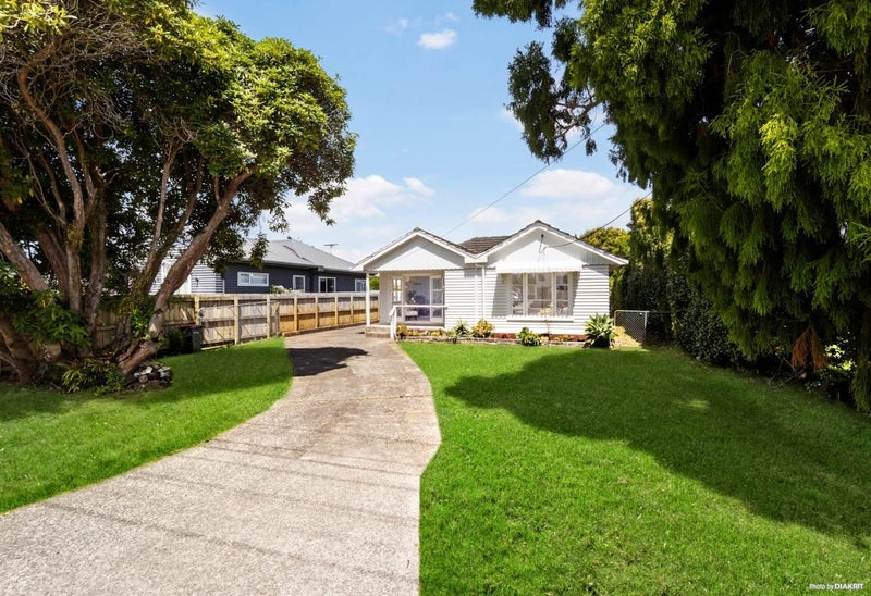 24 Taikata Road, Te Atatu Peninsula, Waitakere City, Auckland - Carousel 1