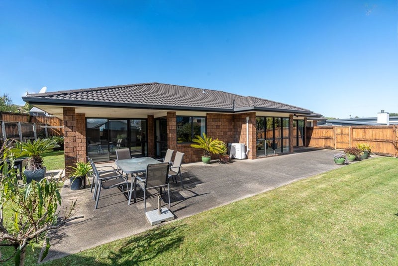 25 The Dales, Dinsdale, Hamilton - Carousel 16