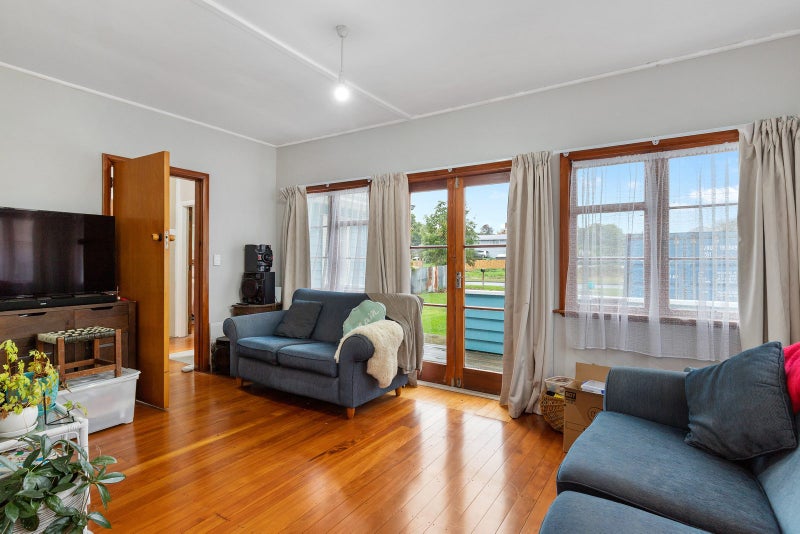 15 Edward Street, Pahiatua - Carousel 2