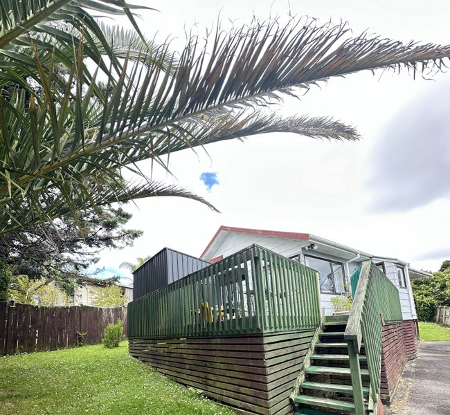 14 Garton Drive, Massey, Auckland - Carousel 2