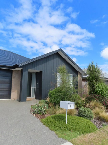 7 Stackwood Avenue, Woodend, Woodend - Carousel 1