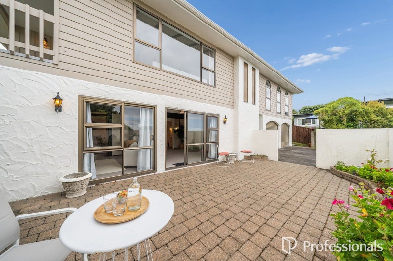 14 Hibiscus Grove, Maungaraki, Lower Hutt - Carousel 1