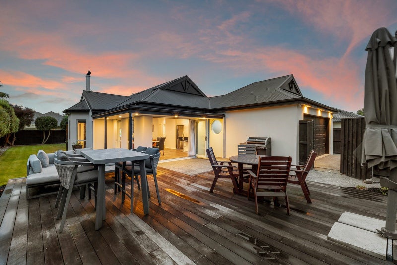 14 Elmslie Grove, Halswell, Christchurch - Carousel 1