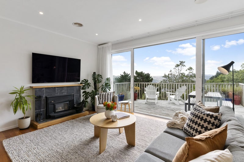 18 Warrington Grove, Newlands, Wellington - Carousel 2