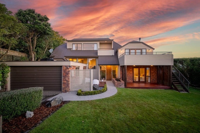 108 Penruddock Rise, Westmorland, Christchurch - Carousel 1