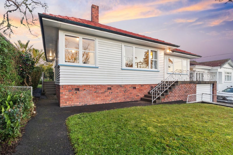3 Pasadena Avenue, Point Chevalier, Auckland - Carousel 1