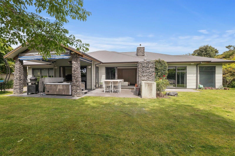 11 Links Drive, Waiwhakaiho, New Plymouth - Carousel 1