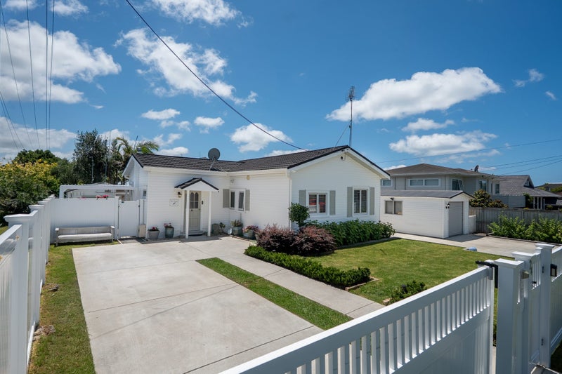 1/24 Toroa Street, Torbay, Auckland - Carousel 1