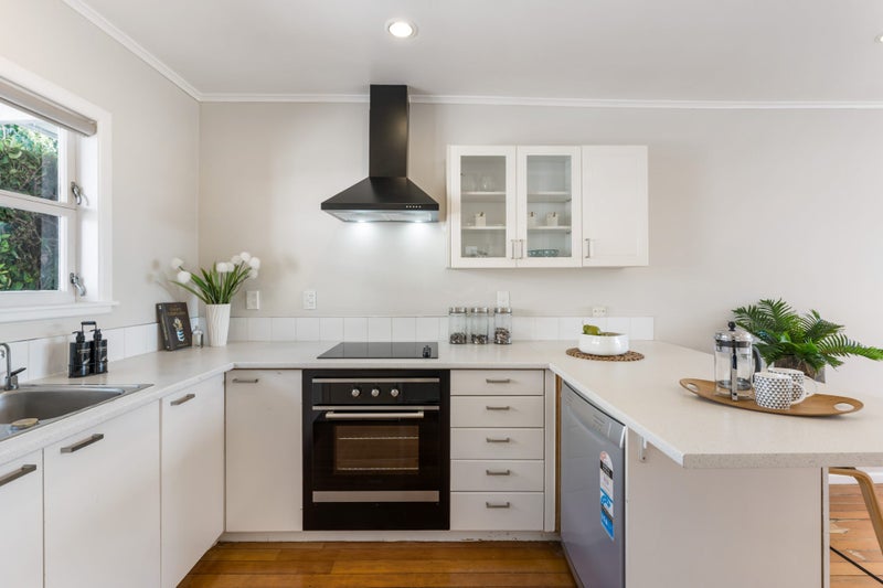 1/18 Limmer Place, Browns Bay, Auckland - Carousel 2