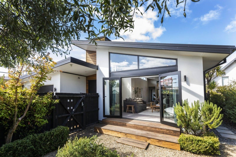 136 Edgeware Road, St Albans, Christchurch - Carousel 1