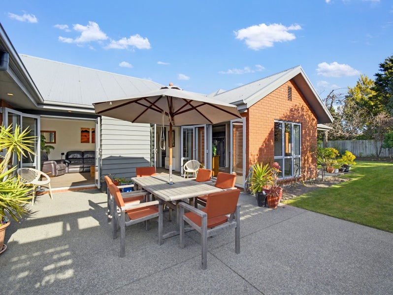 35 Heathridge Place, Lincoln, Lincoln - Carousel 1