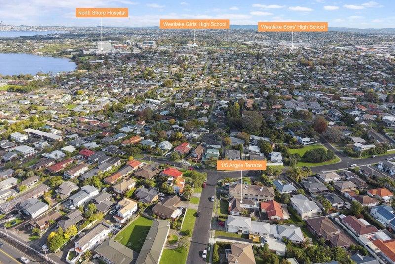 2/5 Argyle Terrace, Milford, Auckland - Carousel 18